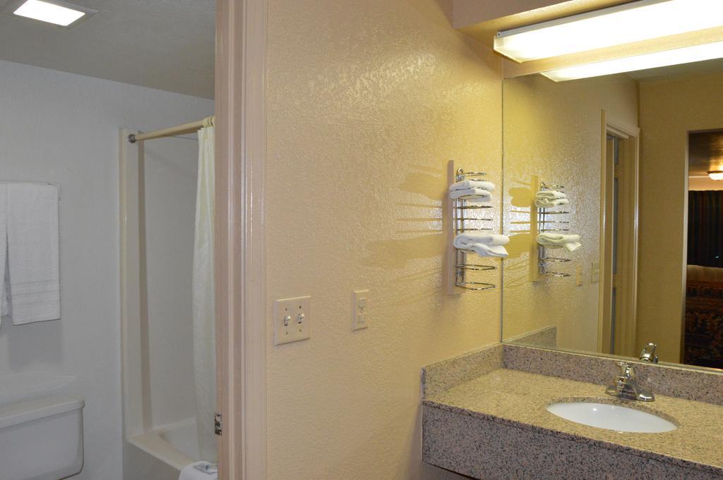 Delux Inn Tulsa Ngoại thất bức ảnh